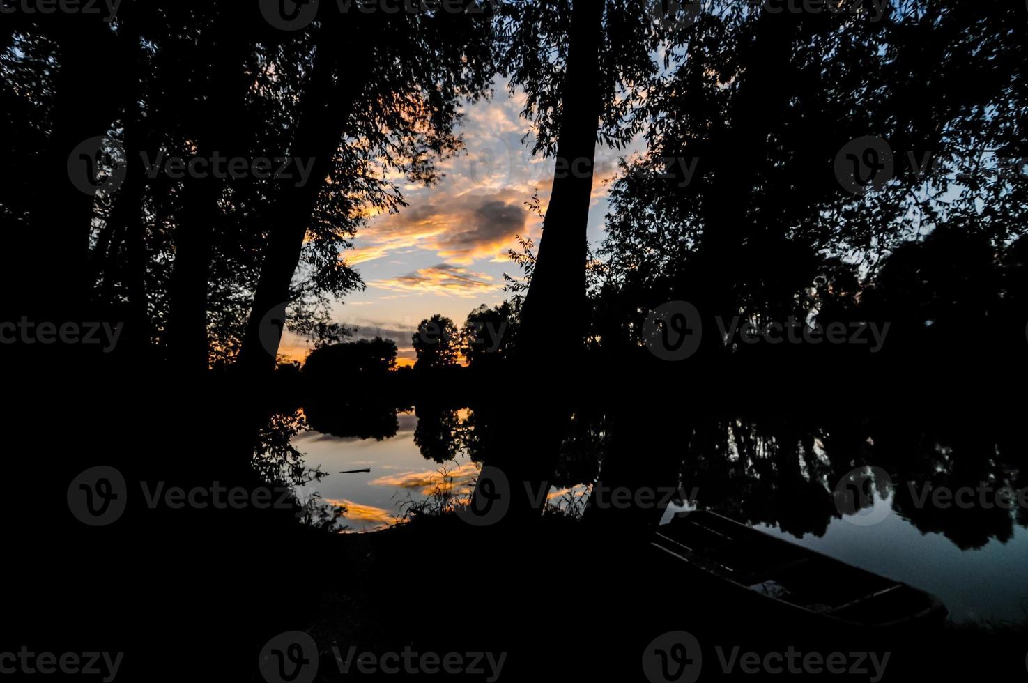 Landschaft über dem Sonnenuntergang foto