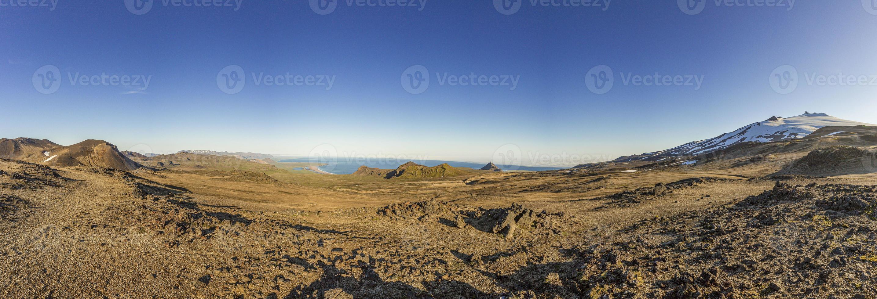 Panoramablick vom Vulkan Snaefellsjokull über die Halbinsel Snaefells auf Island im Sommer foto