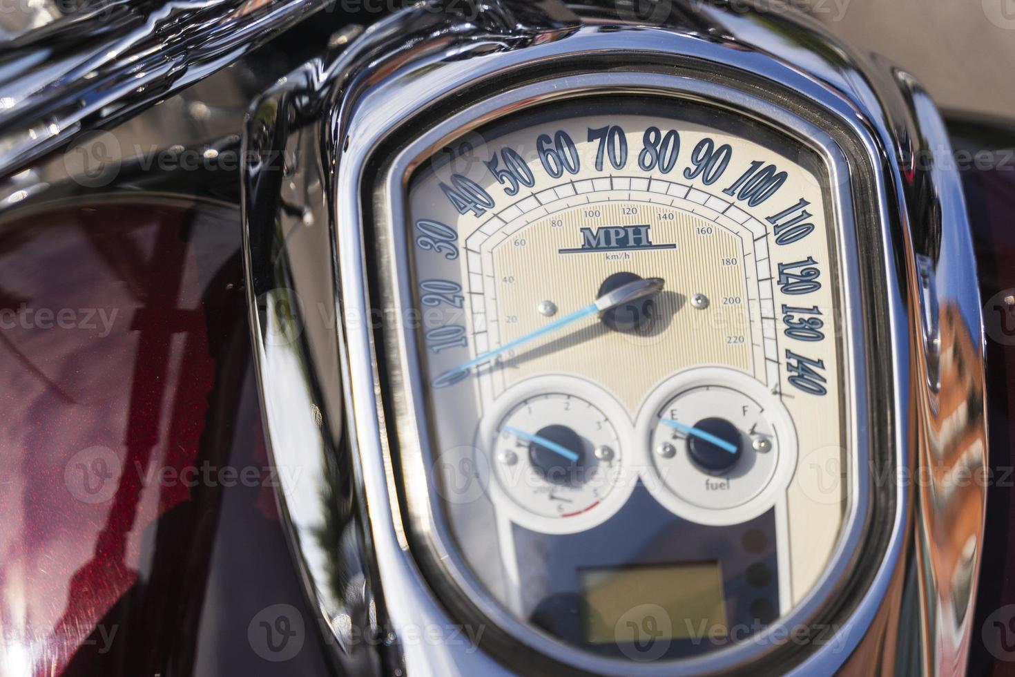 Motorrad-Armaturenbrett, Tachometer, Kraftstoffstand, Nahaufnahme foto