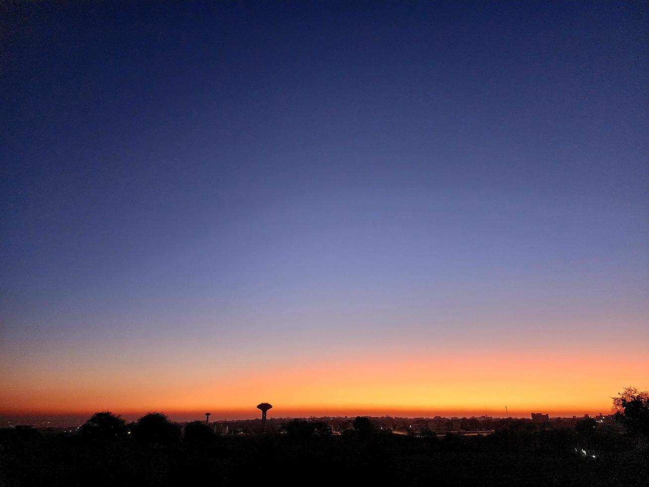 Blick auf den Sonnenuntergang foto