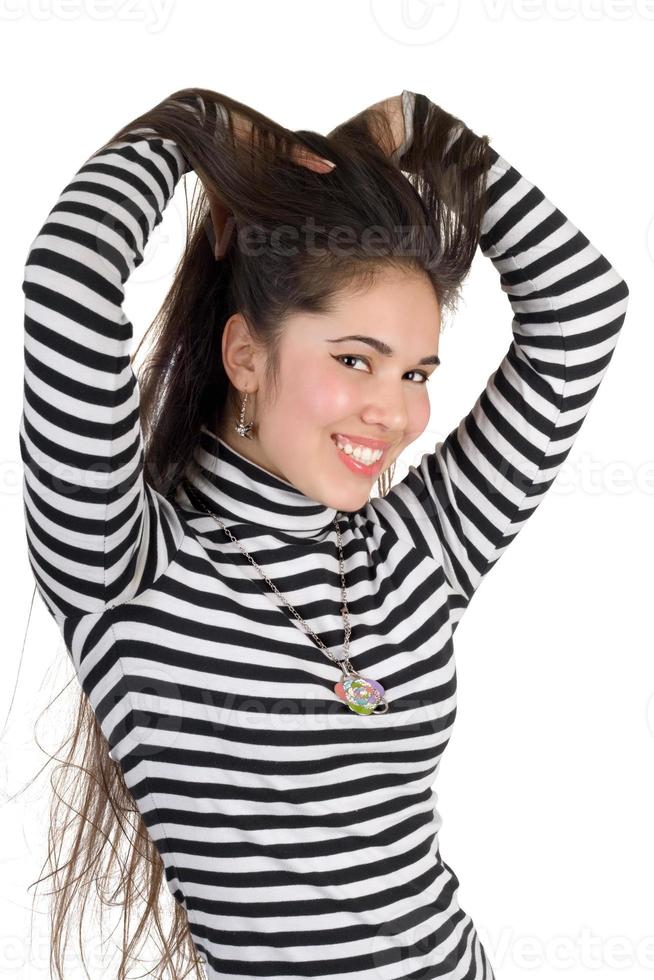 lächelndes hübsches Mädchen in gestreifter Bluse. isoliert foto