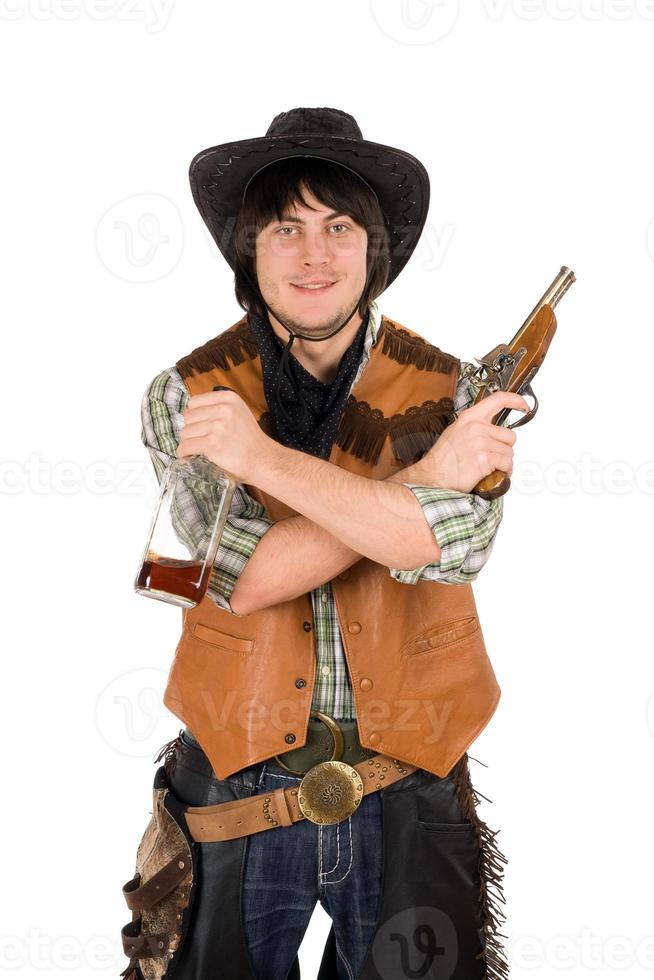 lächelnder Cowboy mit Flasche und Gewehr foto