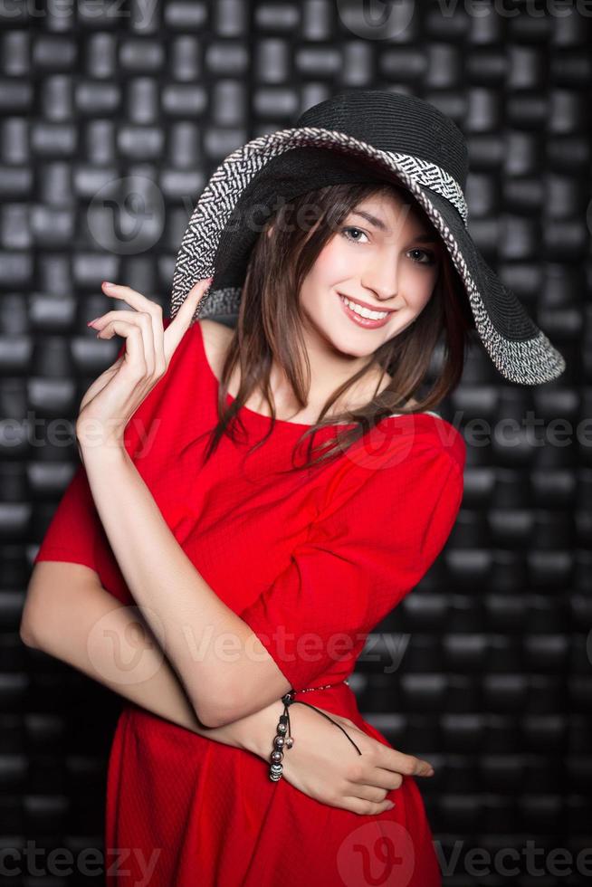 Porträt einer lächelnden jungen Frau foto