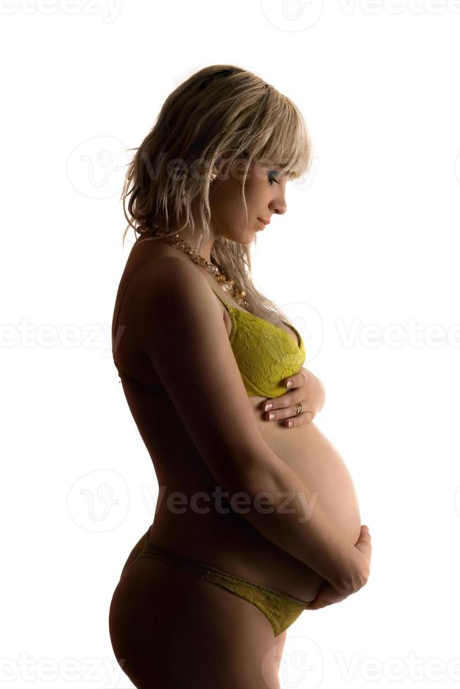 schwangere junge Frau. isoliert auf weiß foto