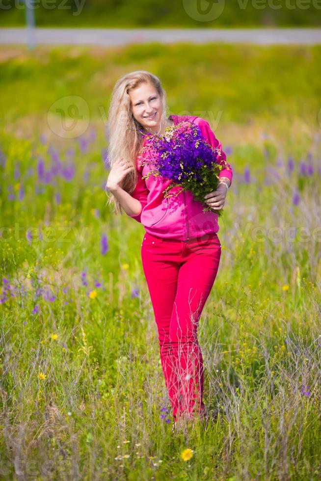 hübsche blonde Frau foto