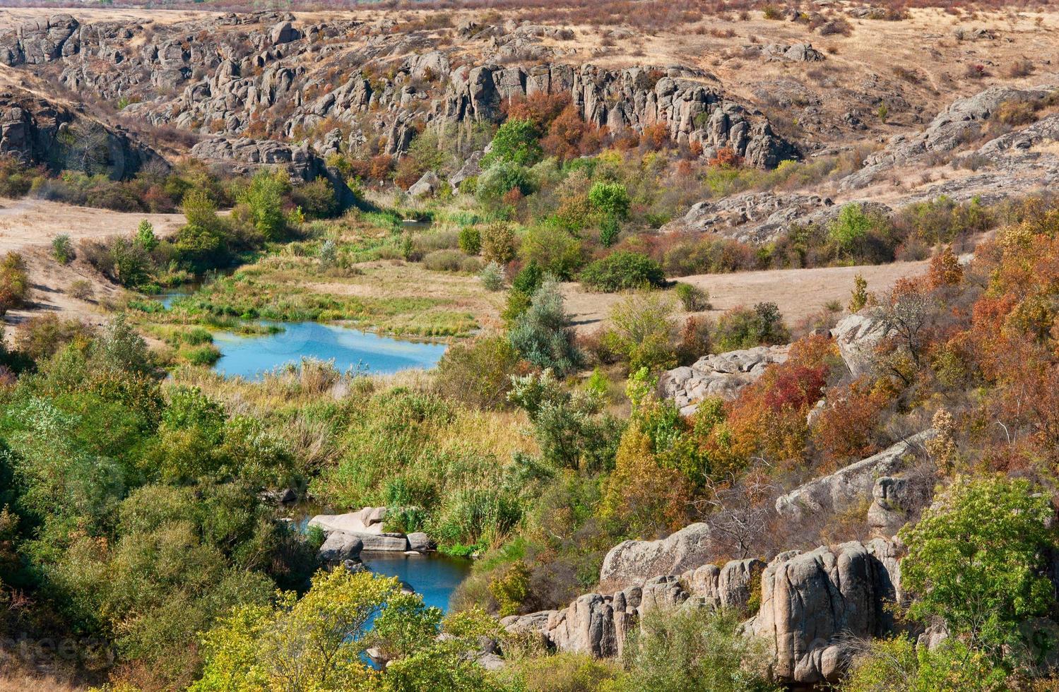 blick auf die aktov-schlucht am herbsttag foto