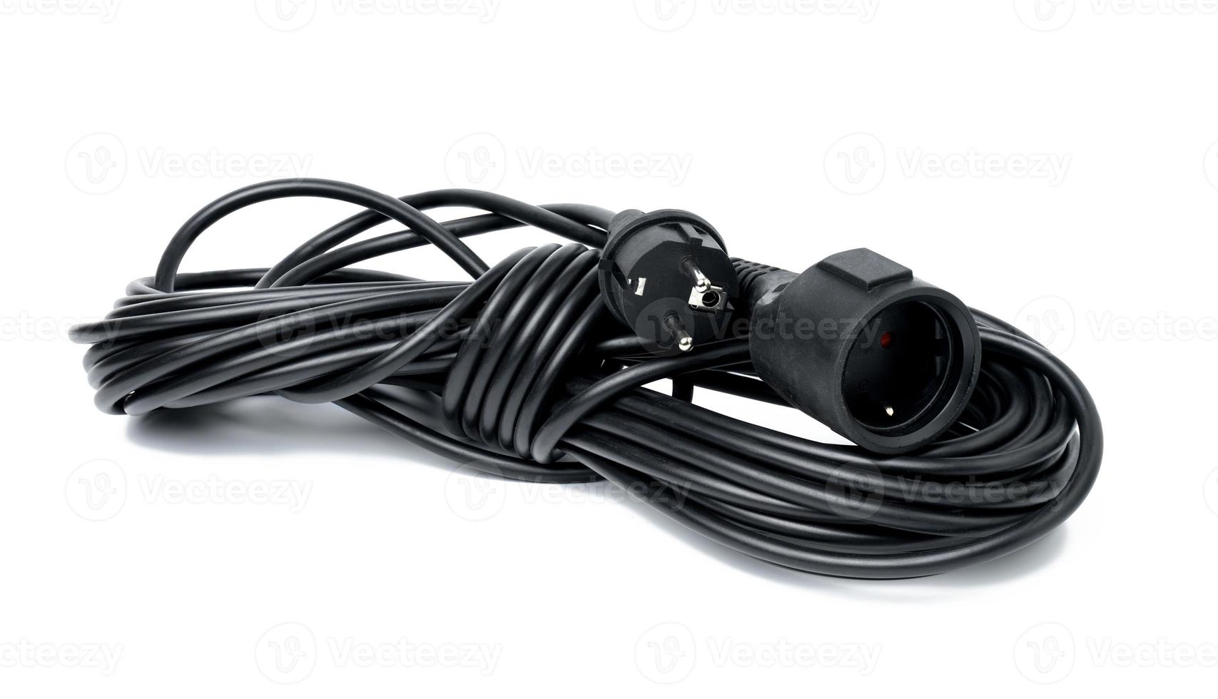 schwarze Steckdosenleiste für Elektrogeräte isoliert auf weißem Hintergrund foto