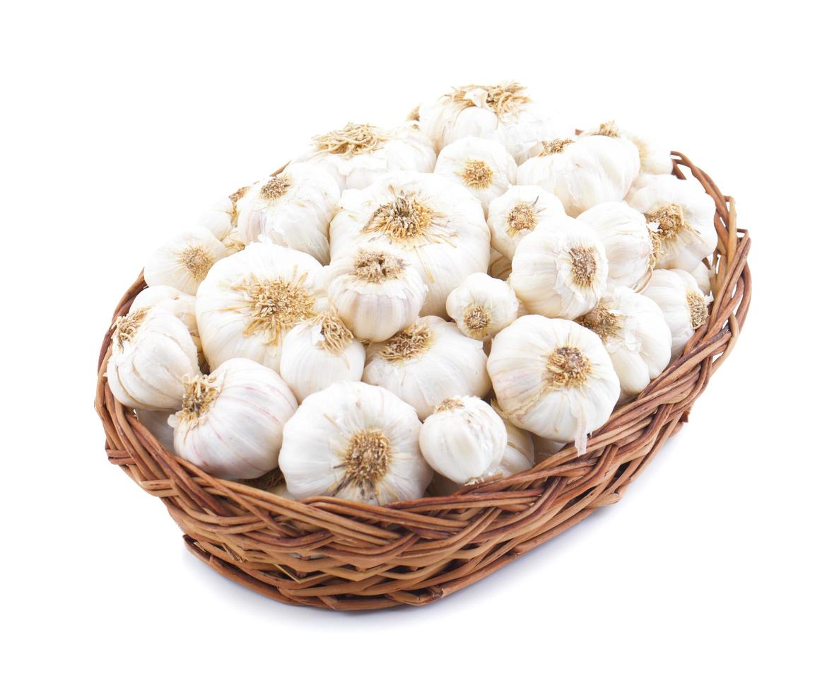 Haufen frischer Bio-Knoblauch foto