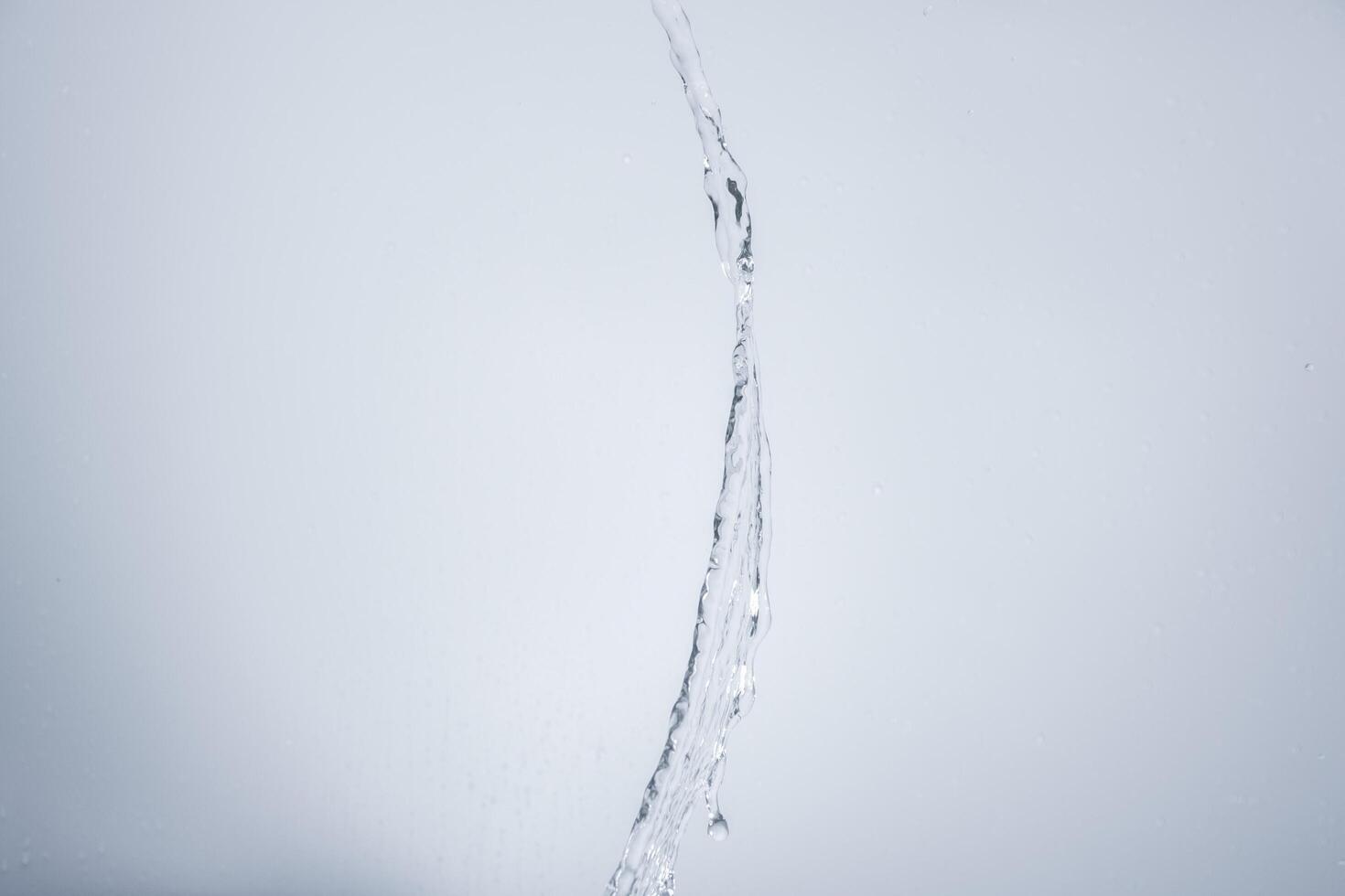 Wasser über grauem Hintergrund foto