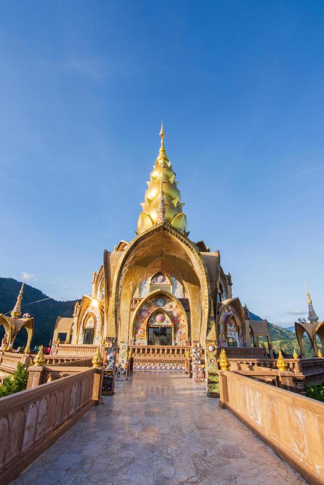 Gebäude bei Wat Phra, dass Pha Son Kaeo foto