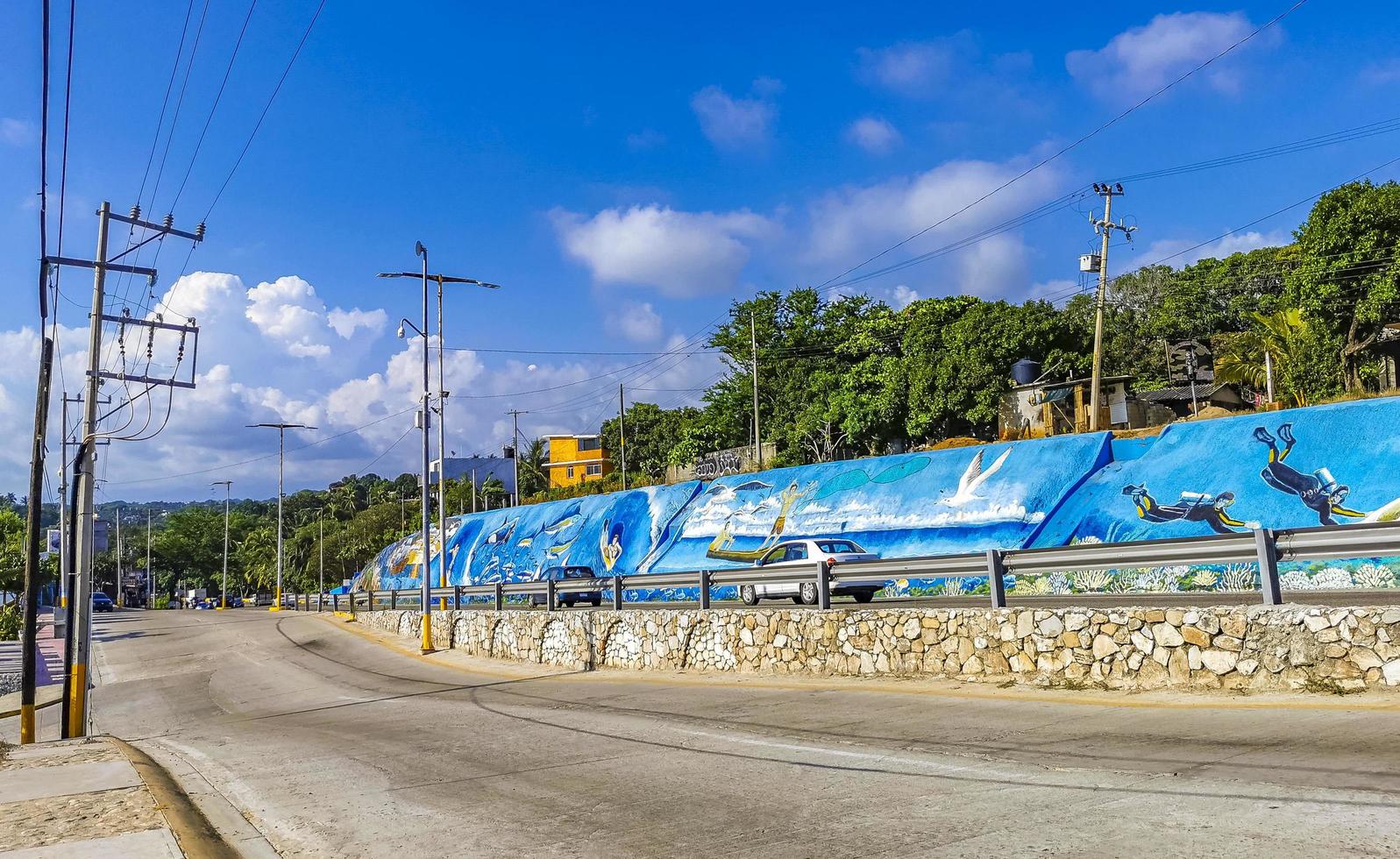 puerto escondido oaxaca mexiko 2022 bemalter stein mit kunstgraffiti und malerei puerto escondido mexiko. foto