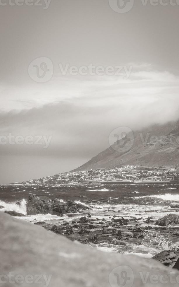 false bay raue küstenlandschaft stadt kapstadt südafrika. foto