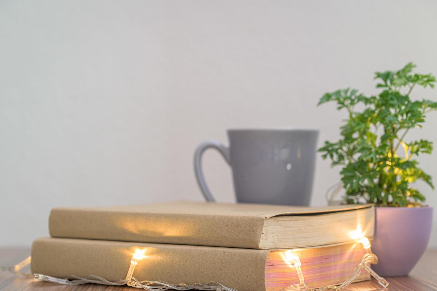 Bücher auf dem Schreibtisch foto