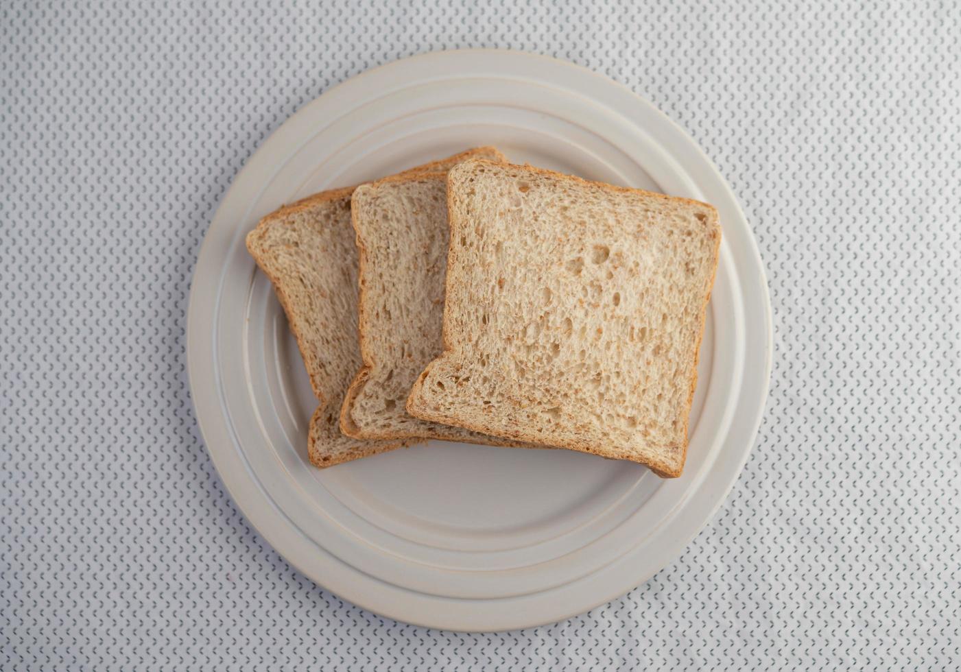 geschnittene Brotstücke foto