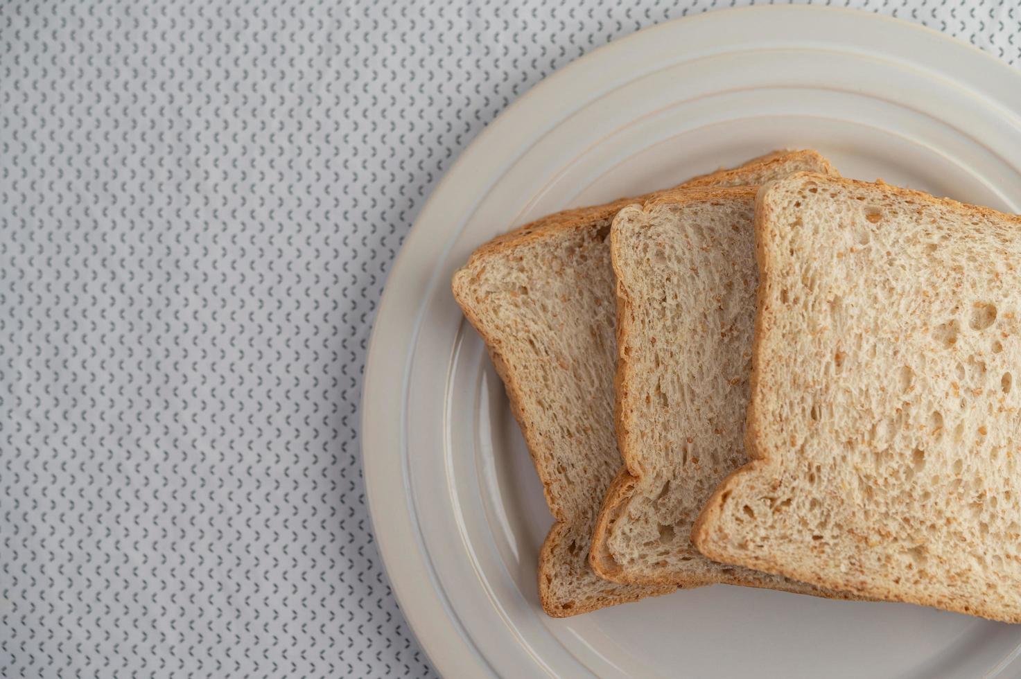 geschnittene Brotstücke foto