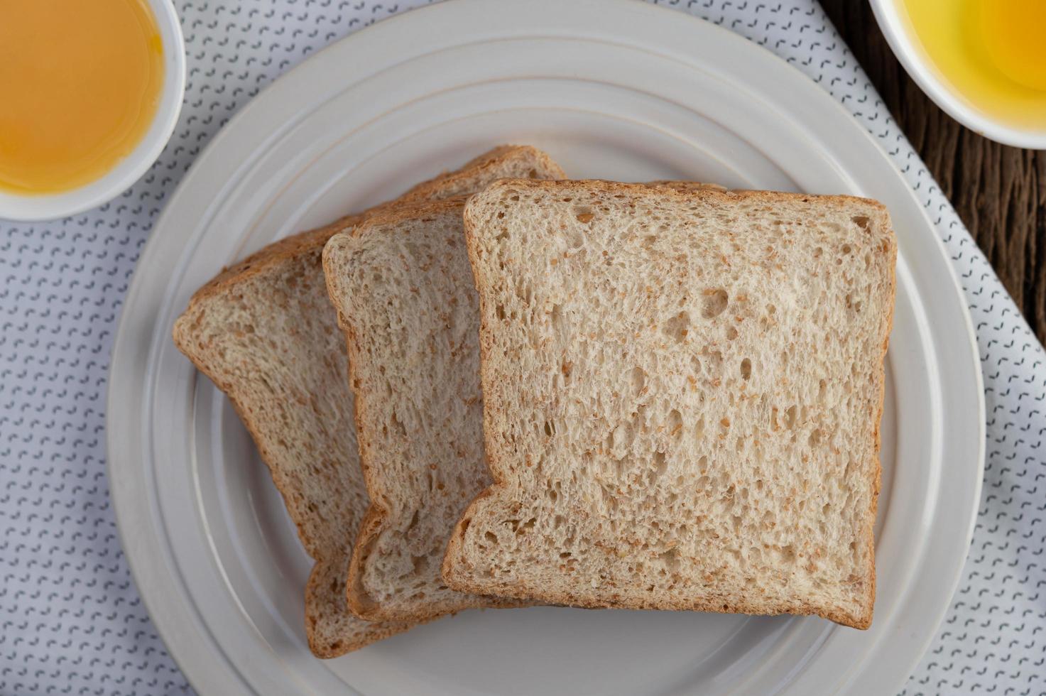 Zutaten für Eier, Brot und Tapiokamehl foto