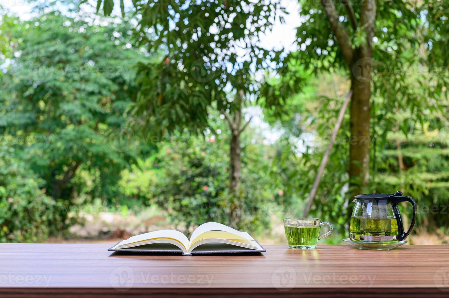 Schreibtisch mit Naturhintergrund foto