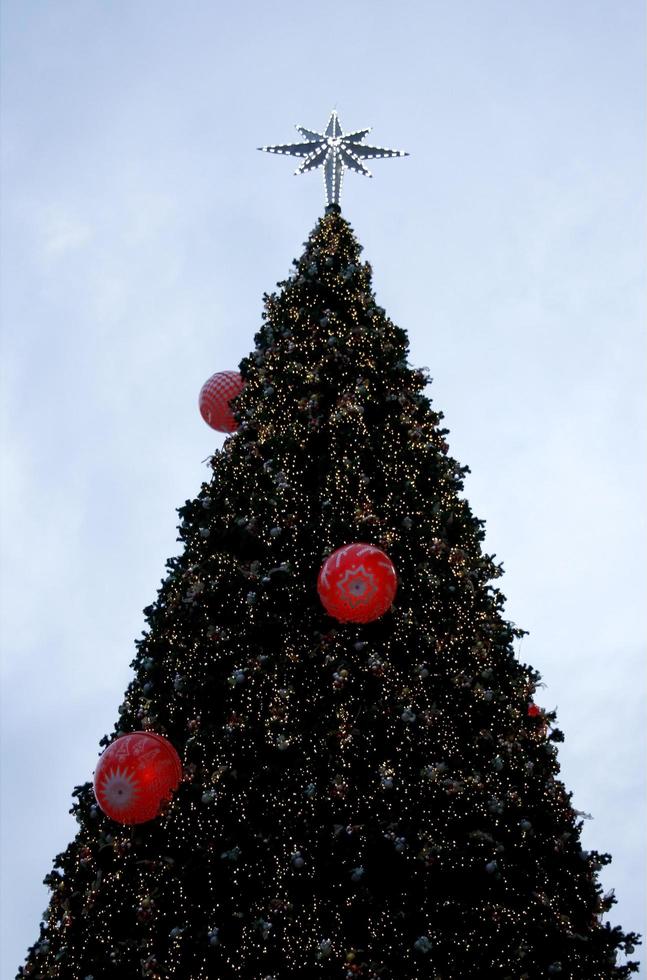 Weihnachtsbaum am Himmel foto