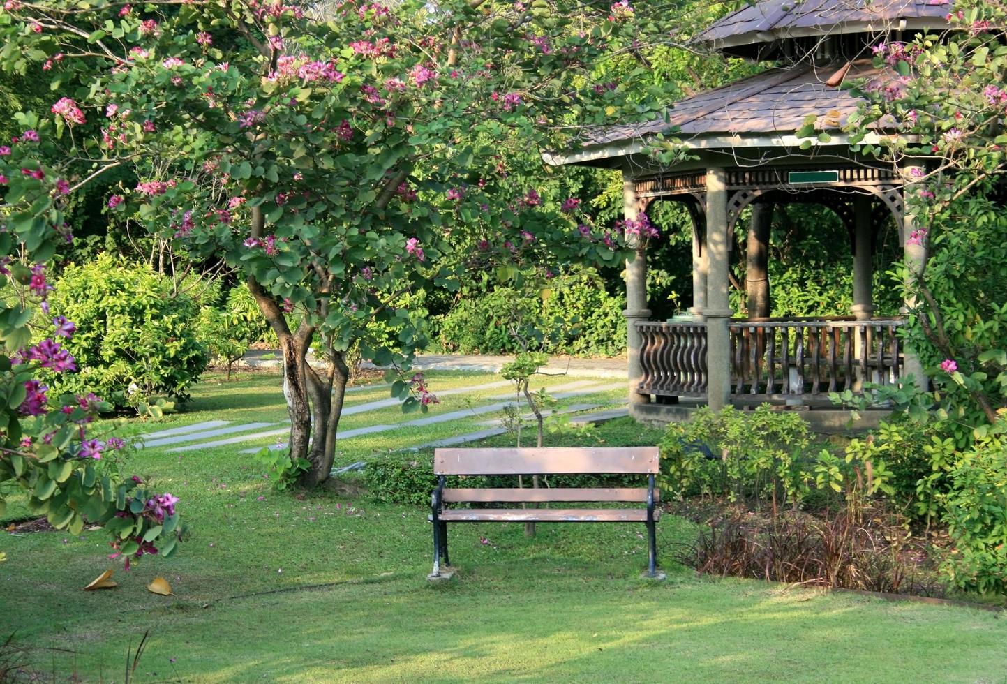 Spanien, 2020 - kleiner Pavillon im Park foto