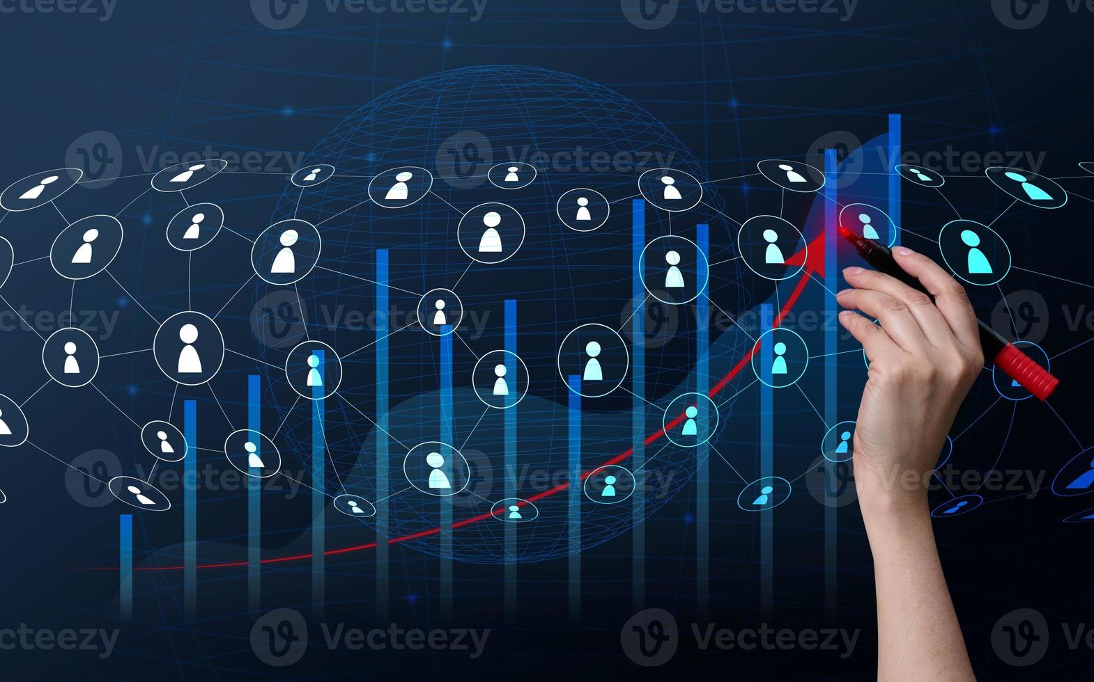 holografisches Diagramm mit wachsenden Indikatoren und der Hand einer Frau. geschäftswachstumskonzept, profitabler start, profitable geschäftsstrategie foto