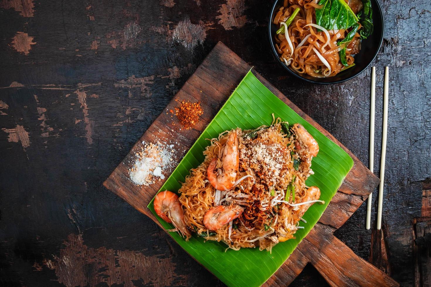 thailändisches Essen auf Bananenblatt foto