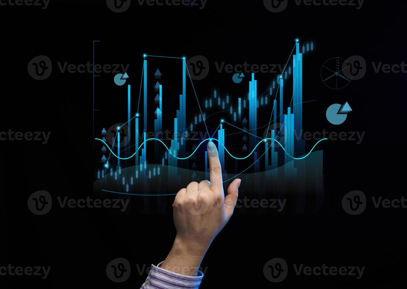 holografisches Diagramm mit wachsenden Indikatoren und der Hand einer Frau. geschäftswachstumskonzept, profitabler start, profitable geschäftsstrategie, umsatzsteigerung. Hochleistung foto