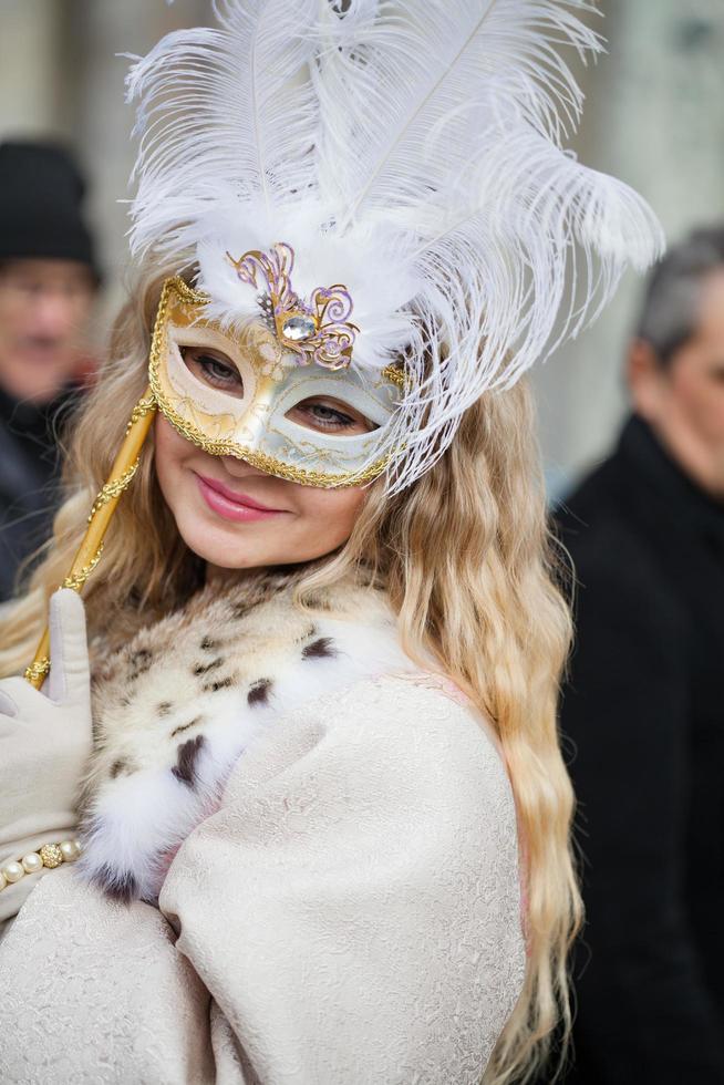 venedig, italien - februar 2019 karneval von venedig, typisch italienische tradition und festlichkeit mit masken foto