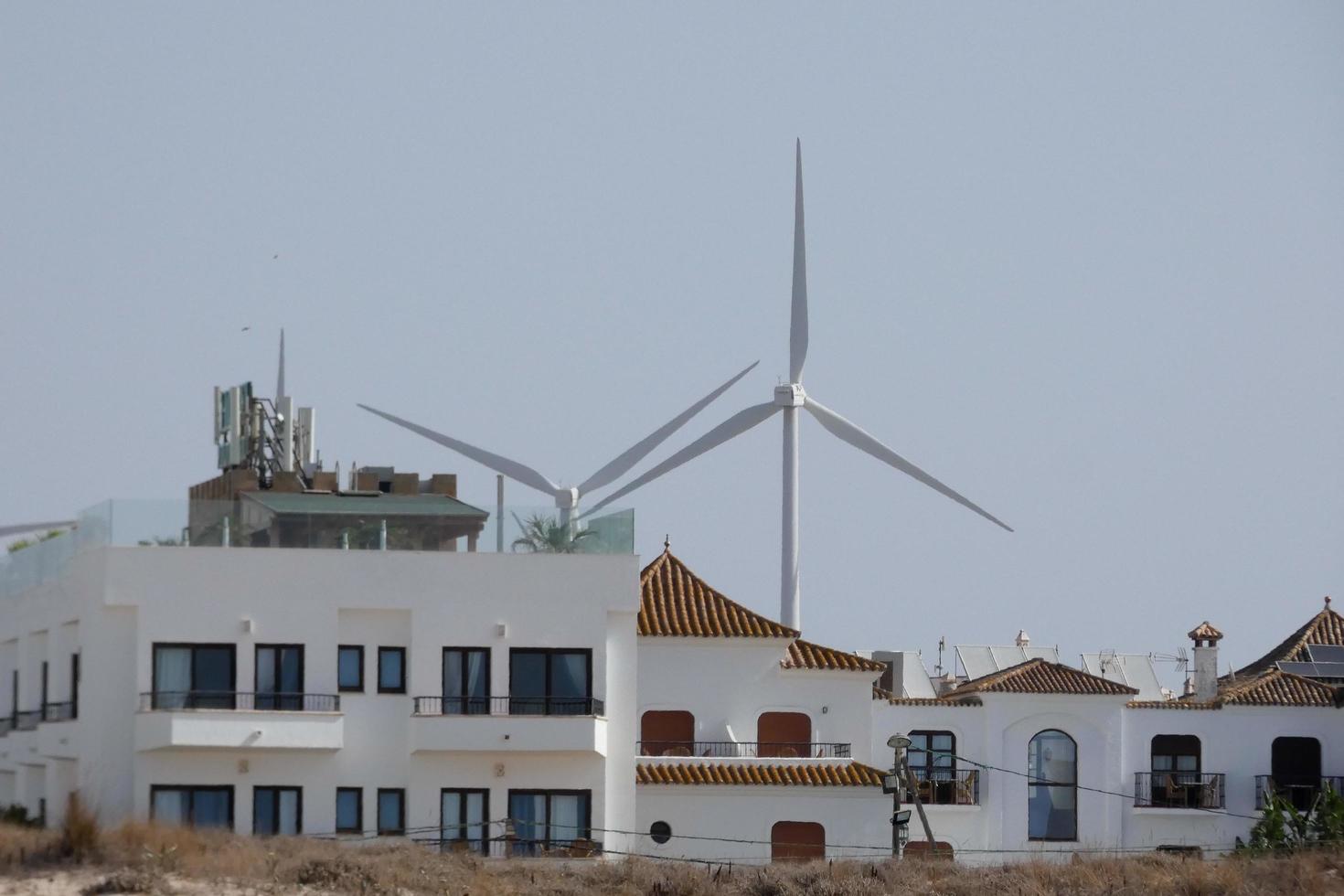 Windmühlen zur umweltfreundlichen Stromerzeugung foto