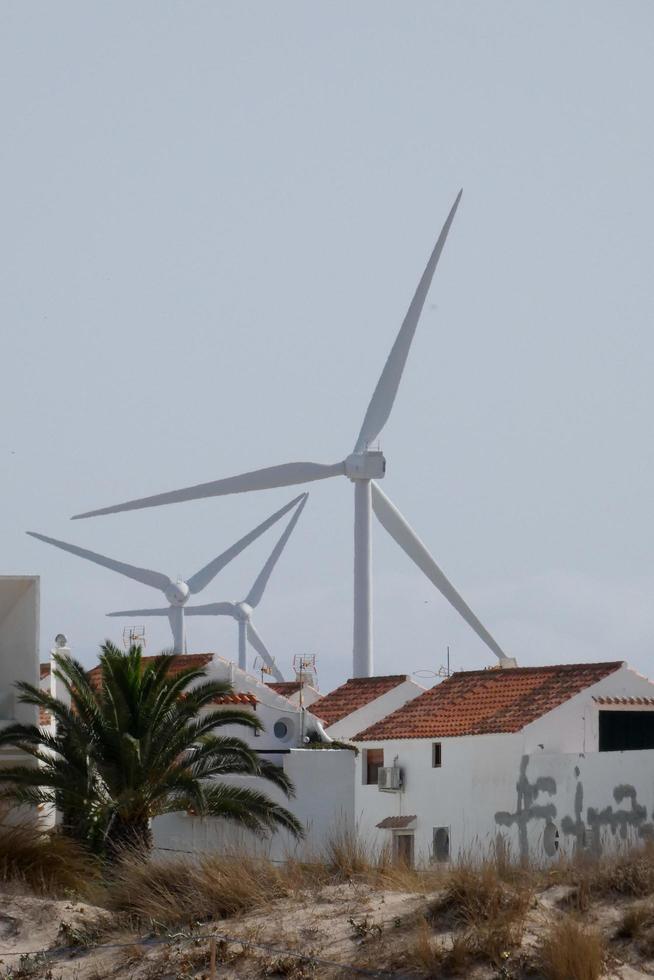 Windmühlen zur umweltfreundlichen Stromerzeugung foto