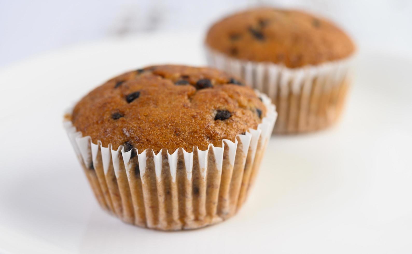 Bananen-Cupcakes gemischt mit Schokoladenstückchen foto