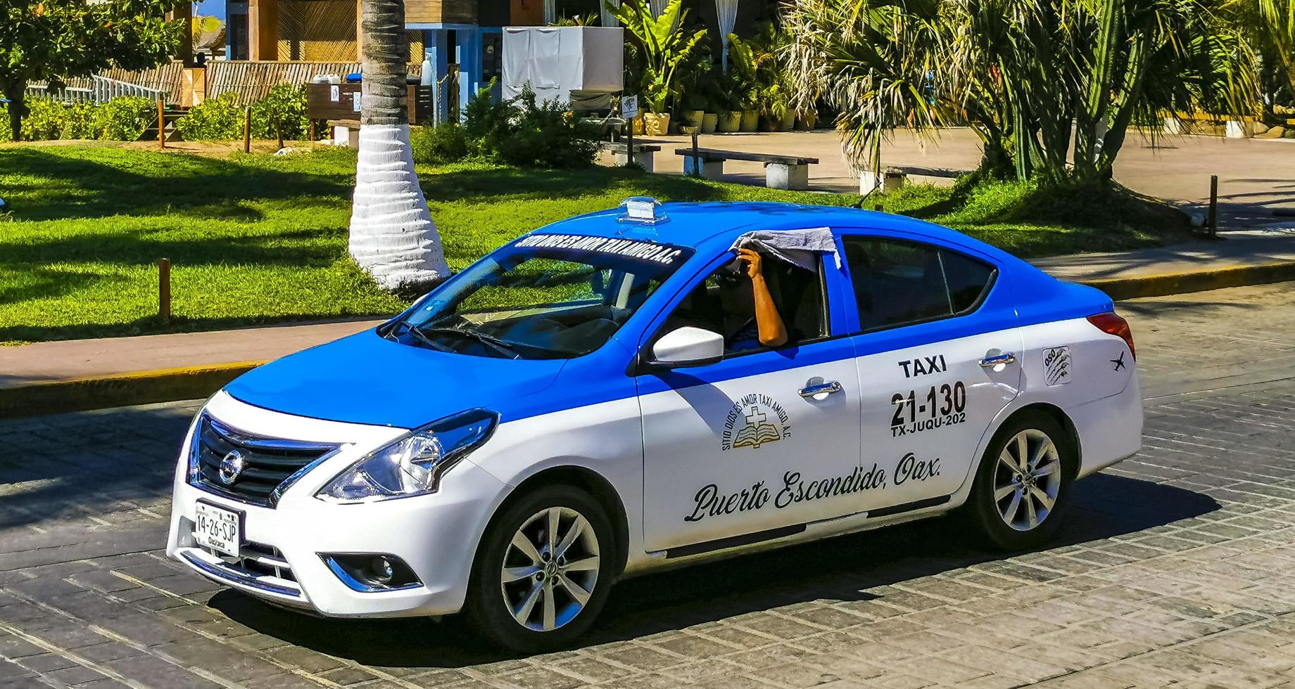 puerto escondido oaxaca mexiko 2023 buntes türkisblaues taxi auto in puerto escondido mexiko. foto