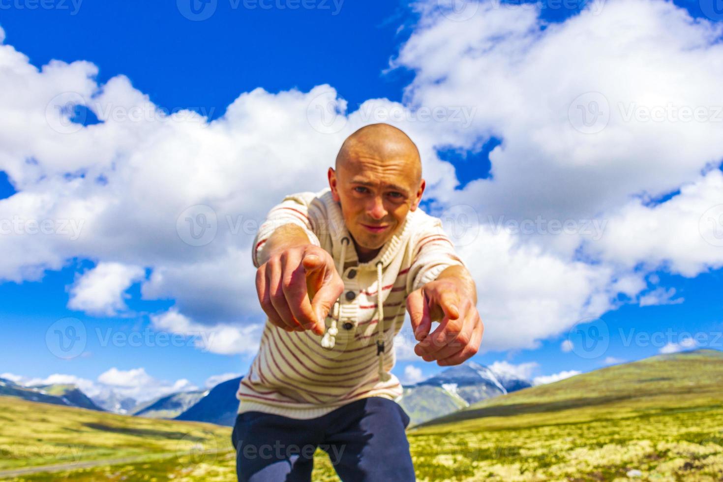 junger wanderer und berge landschaftspanorama rondane nationalpark norwegen. foto