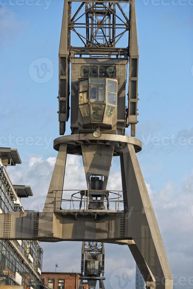 Hamburger Hafen Metallkran foto