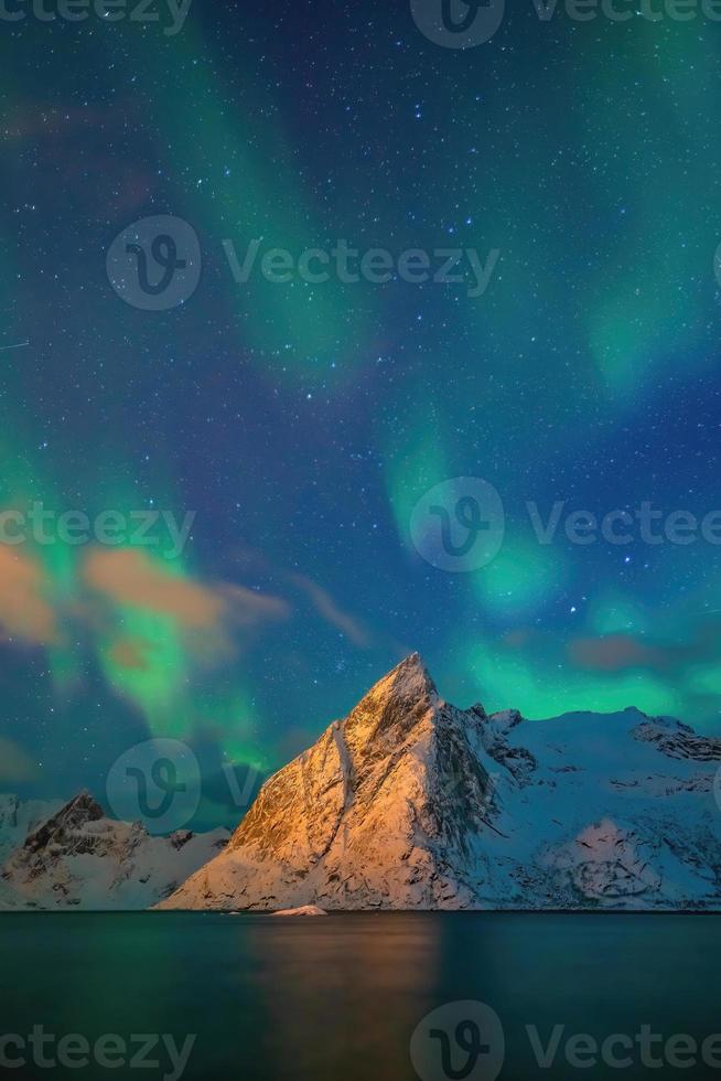 schöne naturlandschaft der lofoten in norwegen foto