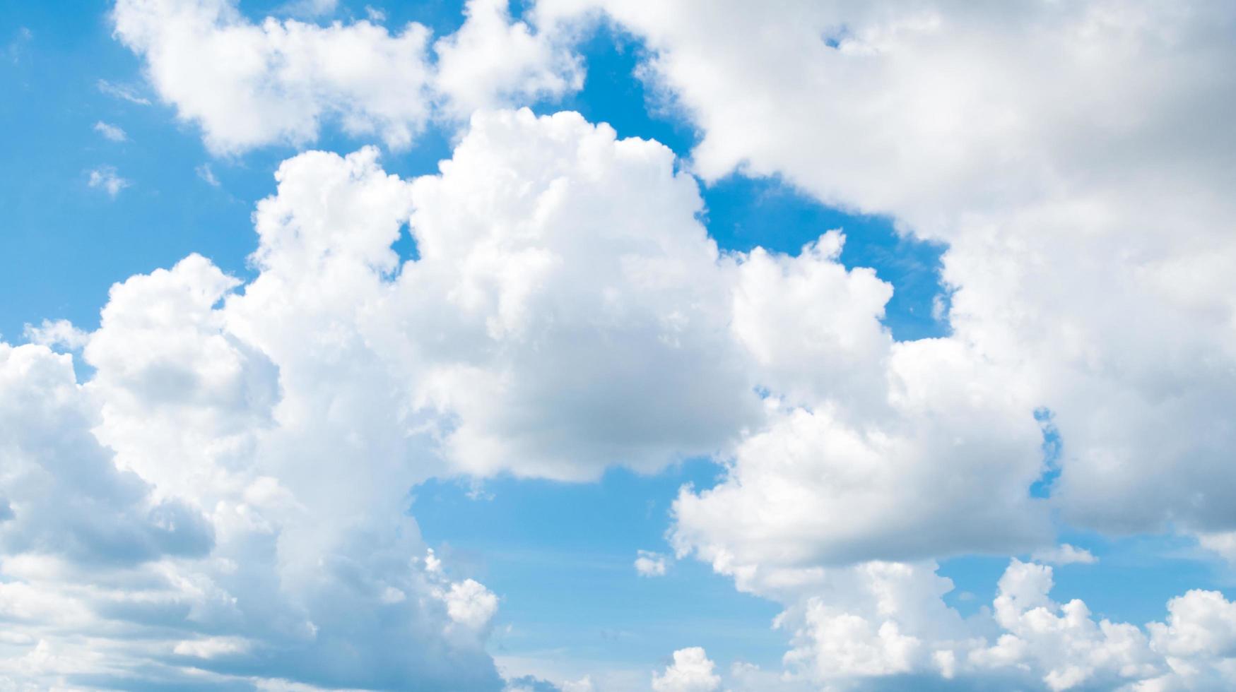 Himmel und Wolken foto