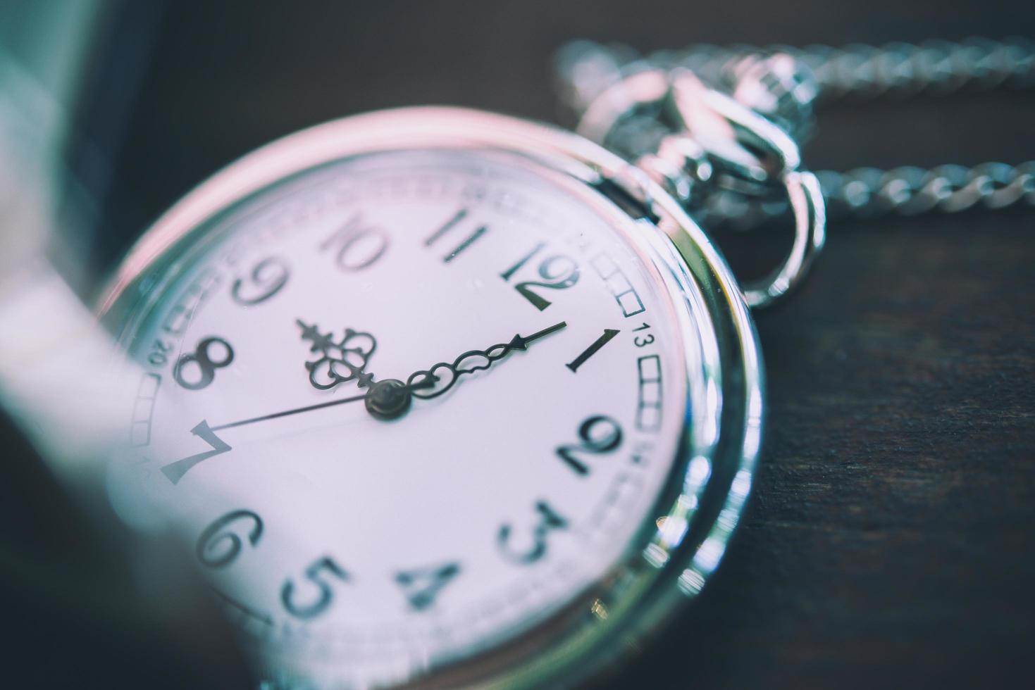 Vintage Taschenuhr, Symbole der Zeit mit Kopierraum foto