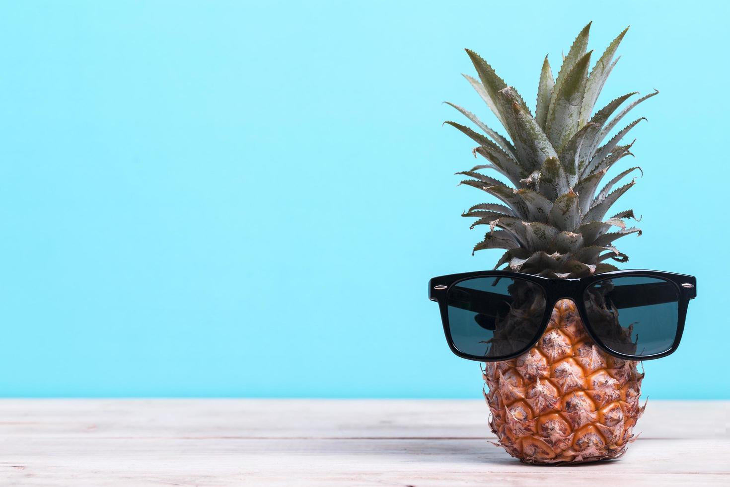 Ananas mit Sonnenbrille foto