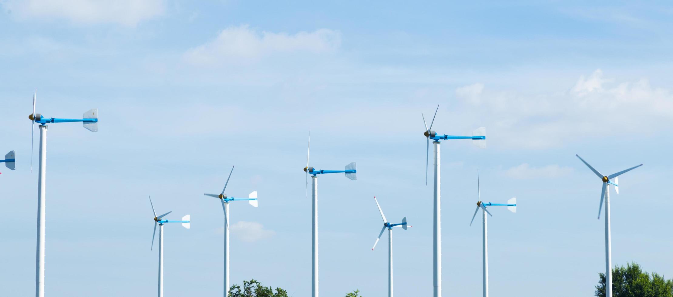 Windkraftanlagen zur Stromerzeugung foto