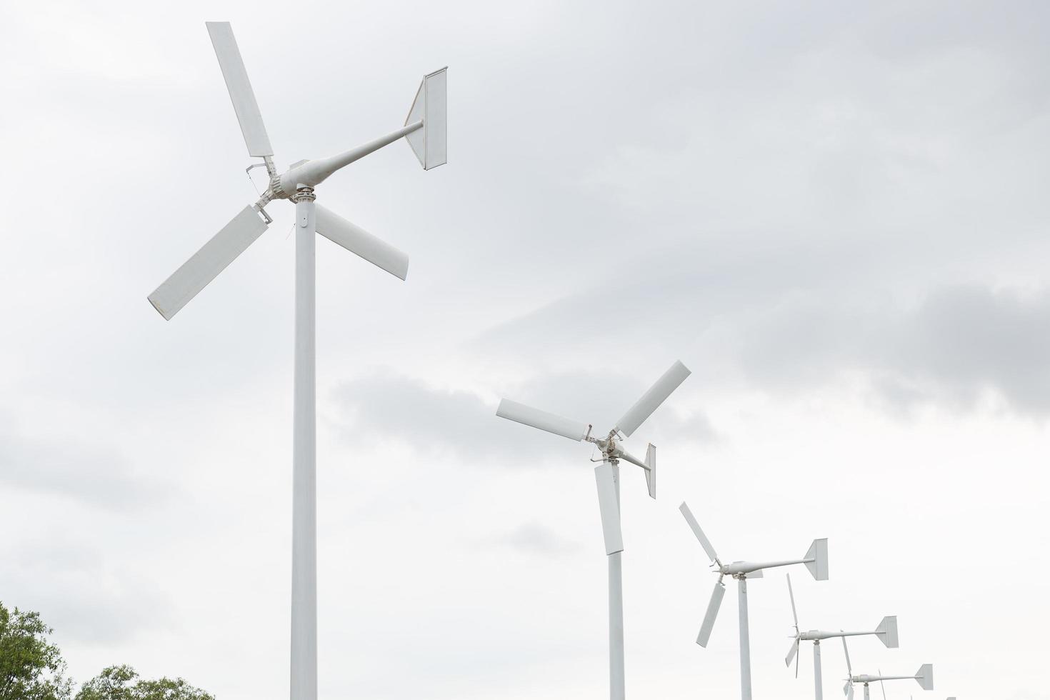 Windkraftanlagen zur Stromerzeugung foto
