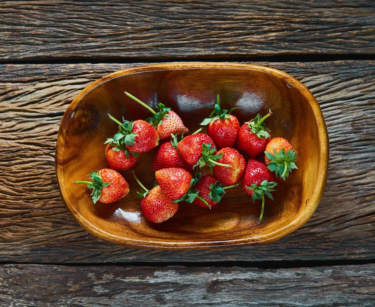 Erdbeeren in Schüssel foto