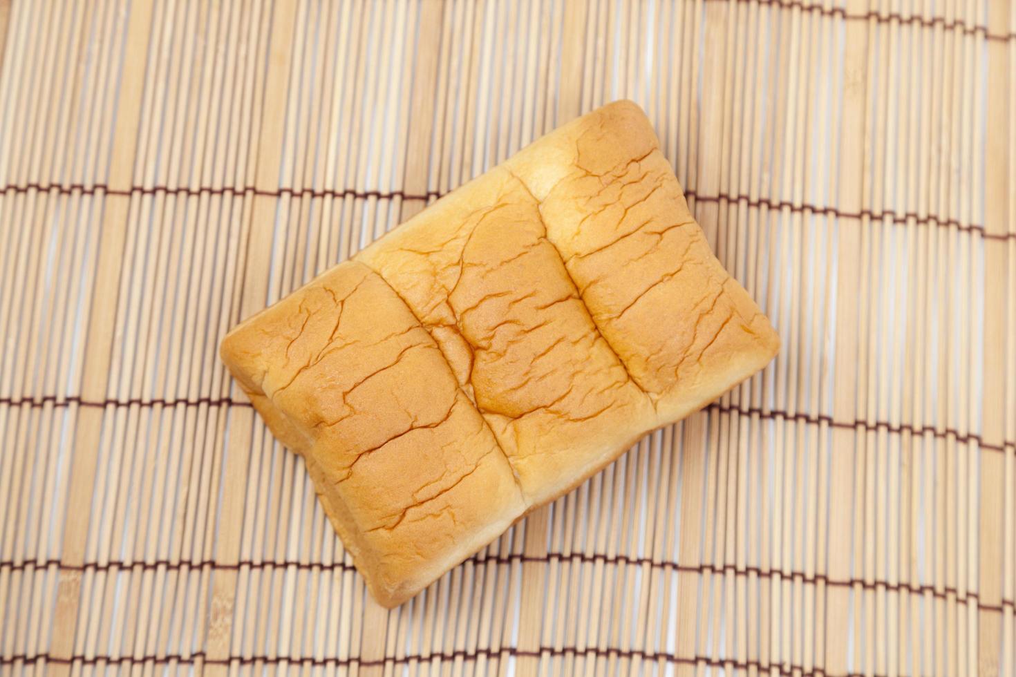 Brot auf dem Tisch foto