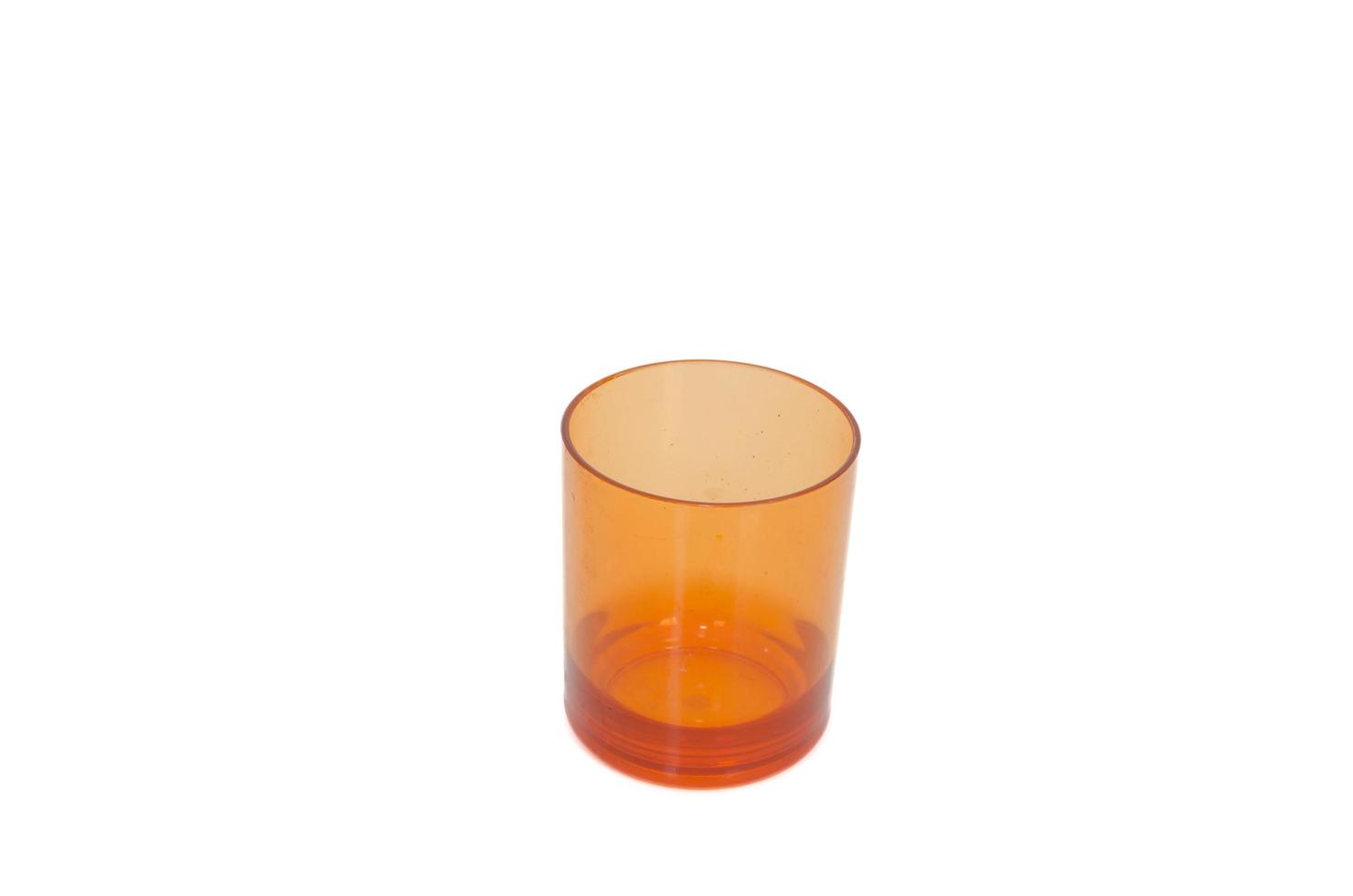 orange Glas auf weißem Hintergrund foto