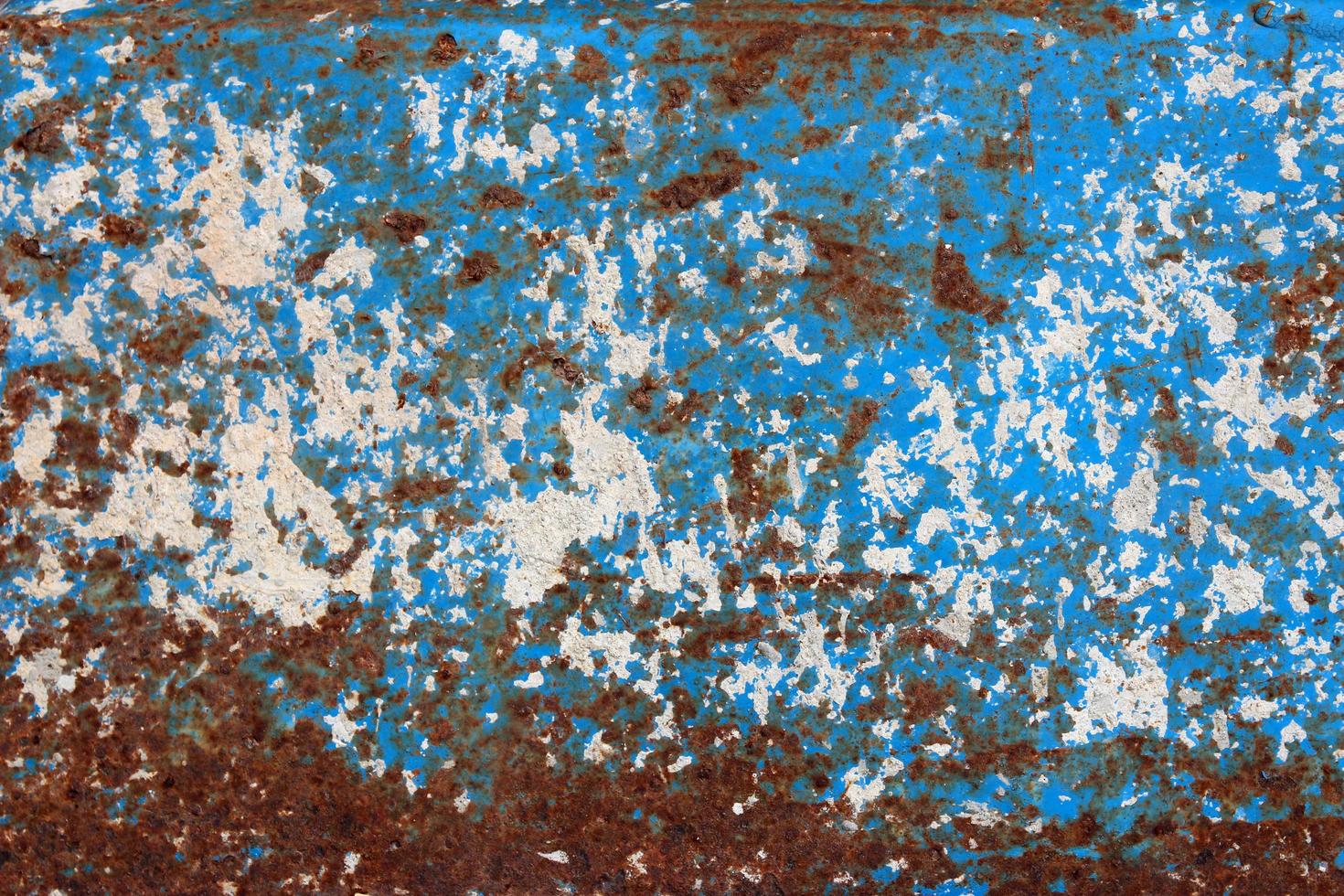 schmuddeliger blauer und roter Metallhintergrund foto