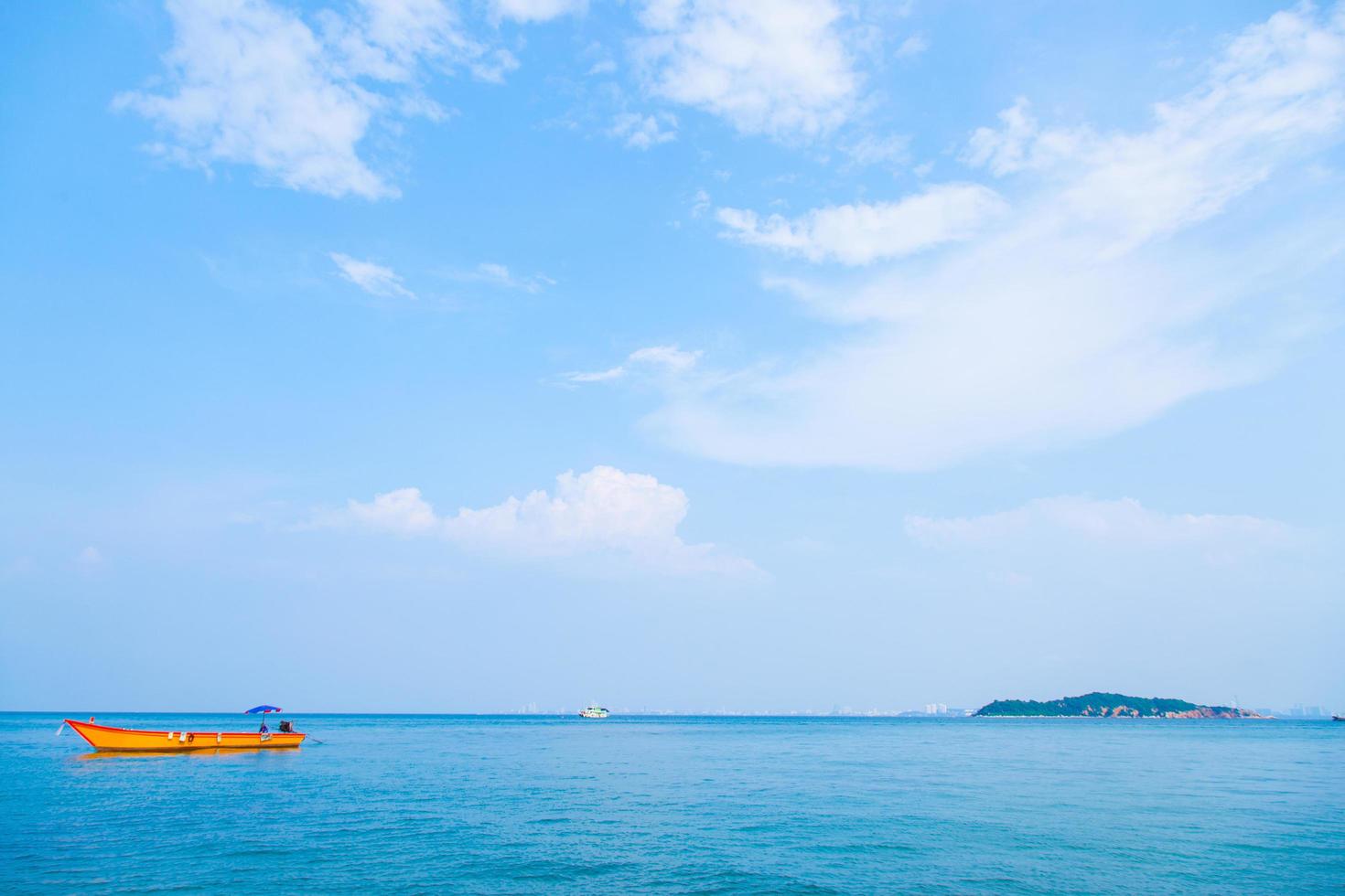 Boot und Meer in Thailand foto