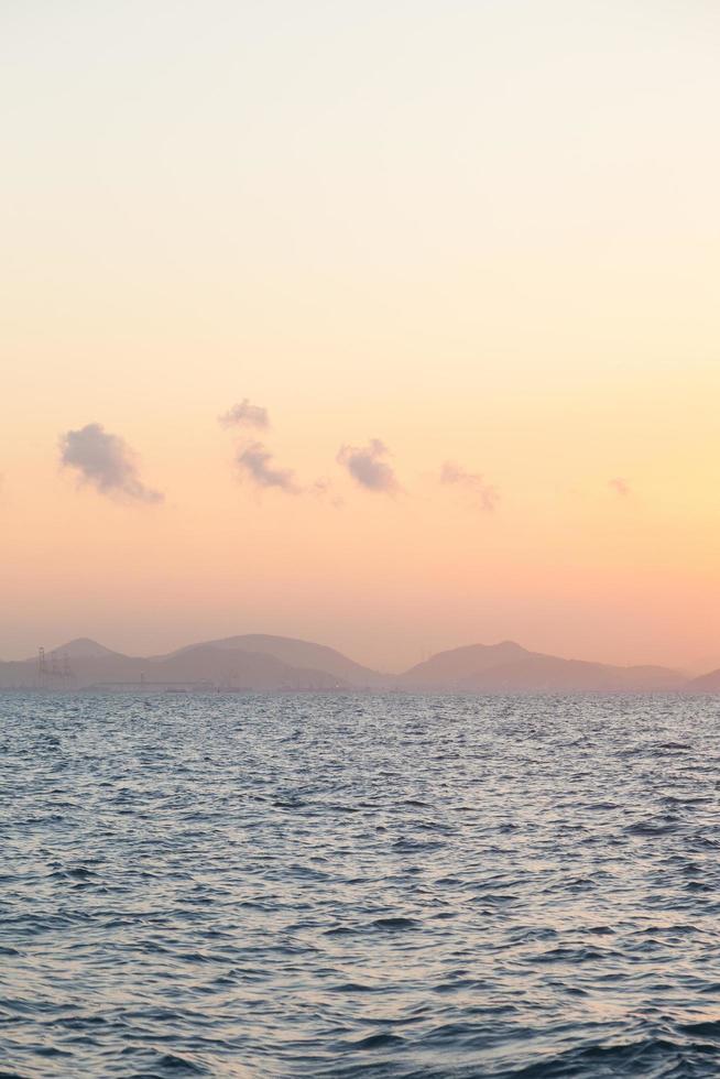 Sonnenaufgang am Meer foto