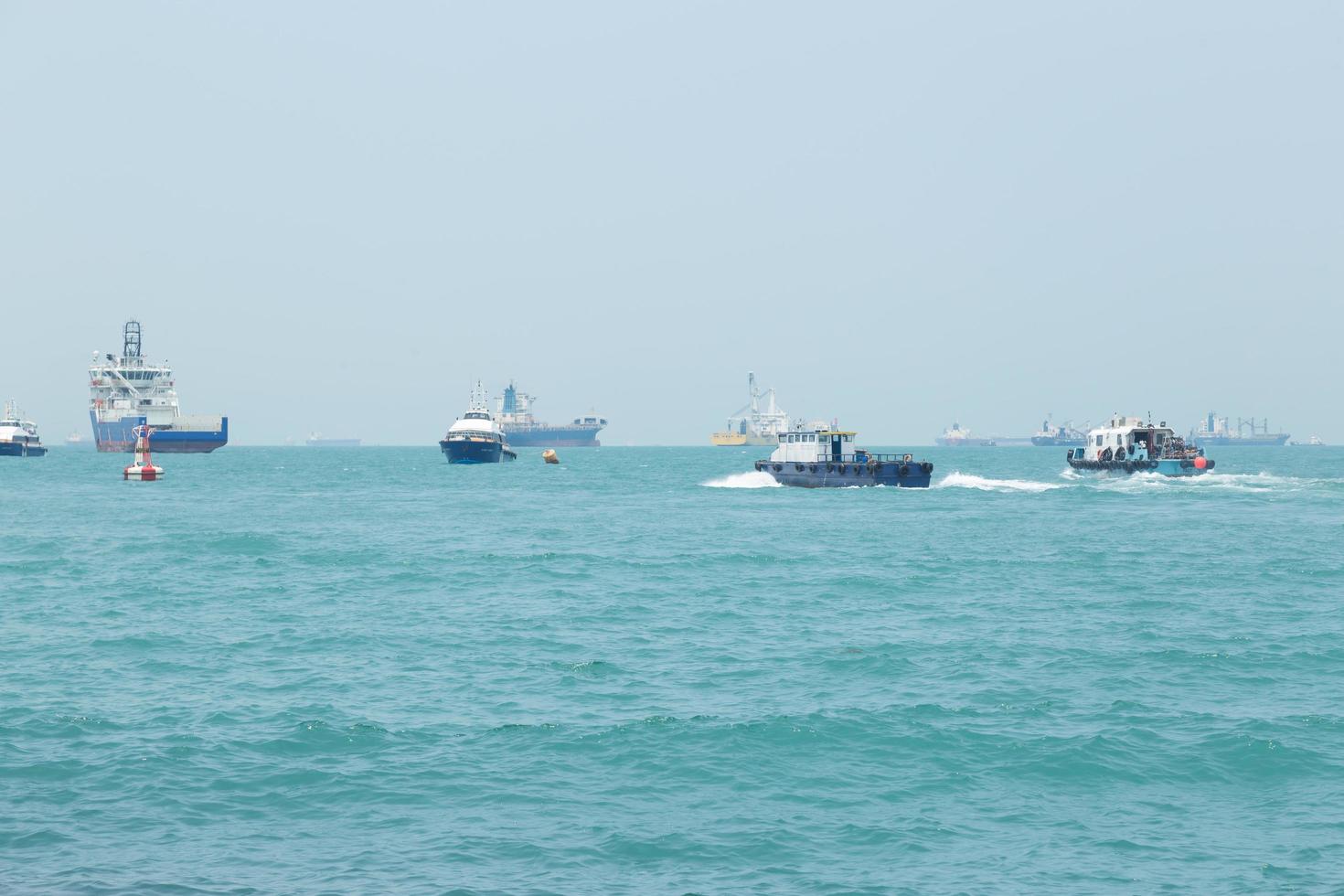 Fischerboote auf dem Meer foto