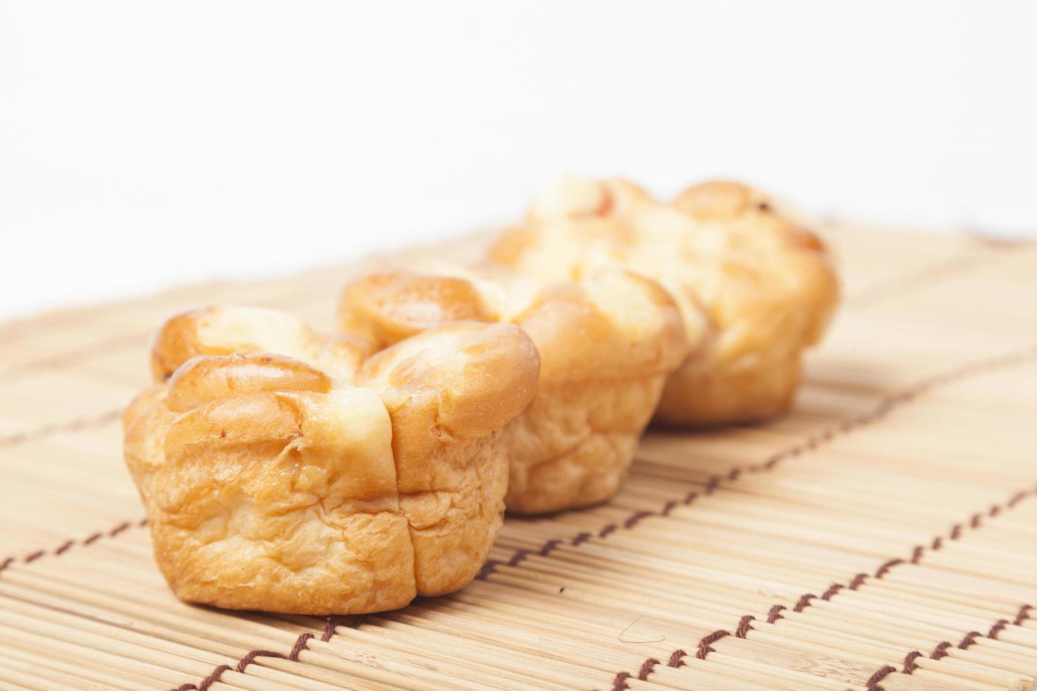 Brot auf dem Tisch foto