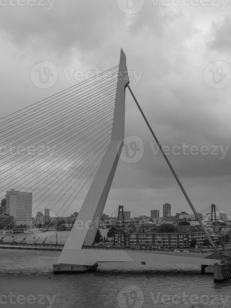 die stadt rotterdam in den niederlanden foto