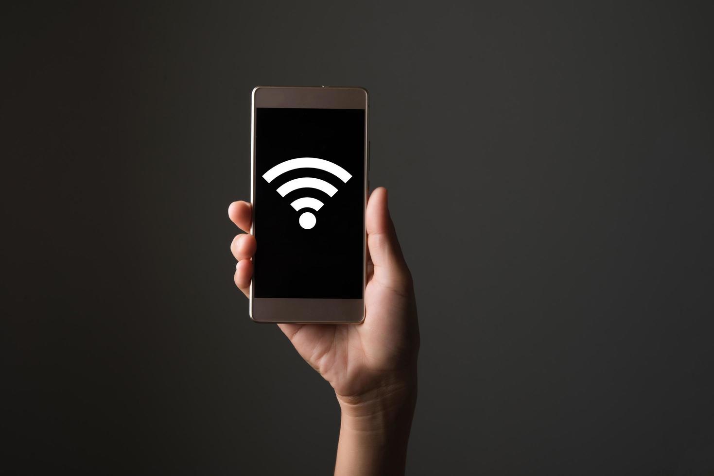 Wifi-Symbol auf dem Smartphone-Bildschirm foto