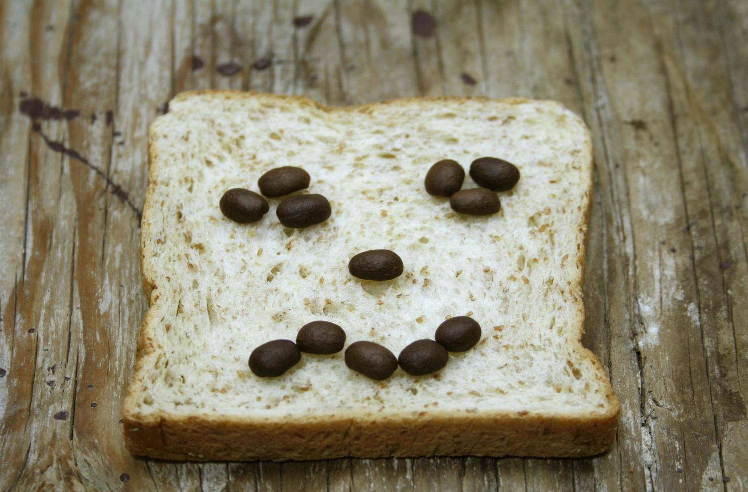 Gesicht aus Kaffee und Brot foto